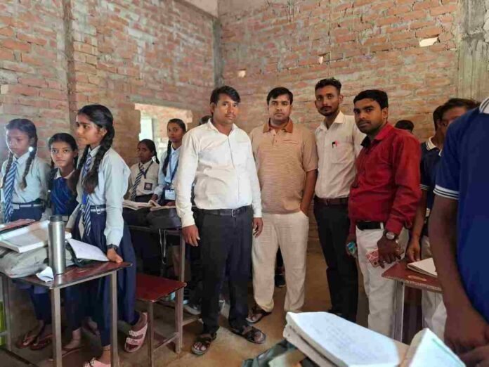 Bhushan Family Foundation, Sanjay Bhushan Prayagraj, Suman Public School Dherhan, Kheri Thana Prayagraj news, social work in education, NGO for kids education UP, chocolate and book distribution, प्रयागराज न्यूज़, समाज सेवा, भूषण फैमिली फाउंडेशन Bhushan Family Foundation, Sanjay Bhushan Prayagraj, Suman Public School Dherhan, Kheri Thana Prayagraj news, social work in education, NGO for kids education UP, chocolate and book distribution, प्रयागराज न्यूज़, समाज सेवा, भूषण फैमिली फाउंडेशन
