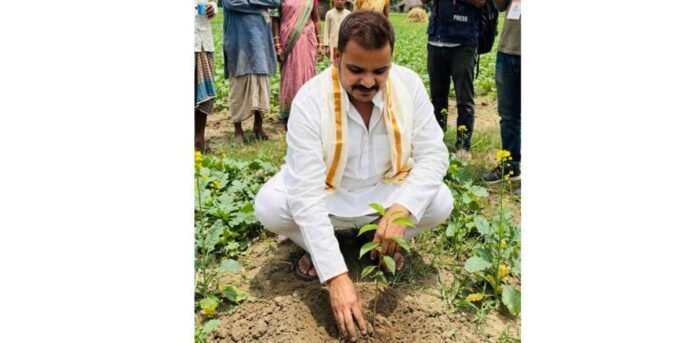 1 रूपेश पाण्डेय, Rupesh Pandey, पीएम नरेंद्र मोदी, Narendra Modi Birthday, पीएम मोदी जन्मदिन, मोदी जन्मदिन 2026, बगहा न्यूज़, Bagaha News, पश्चिमी चंपारण, Bihar News, Bihar Politics, बगहा राजनीति, एक पेड़ मां के नाम, पौधरोपण अभियान, वृक्षारोपण, प्रधानमंत्री मोदी, 17 सितंबर 2026, बिहार राजनीति, स्थानीय समाचार